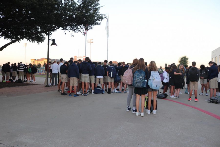 Students gather in circles to pray at See you at the Pole.